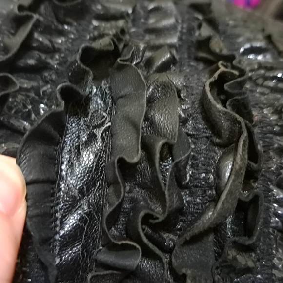 Betsey Johnson • Black Leather Ruffle Zip Y2k Handbag Satchel Shoulder Bag 00s - Picture 8 of 15